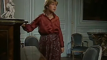 Classique Français: Cathy Menard Dans Une Vidéo Rétro Complète De 1982