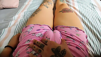 Confira O Incrível Dedão Do Camelo Desta Adolescente De 18 Anos Em Lingerie Pov