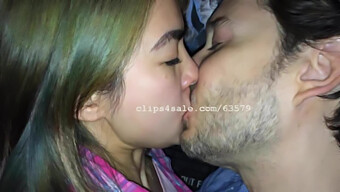 La Beauté Asiatique Lily Et L'Étalon Blanc Sean Dans Une Vidéo De Baiser Interracial Chaud