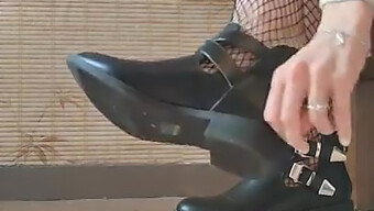 Pemujaan Kaki Berpakaian Nylon Dalam Video Fetish