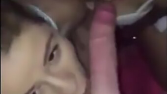 Dua Wanita Amatir Memberikan Blowjob Ganda