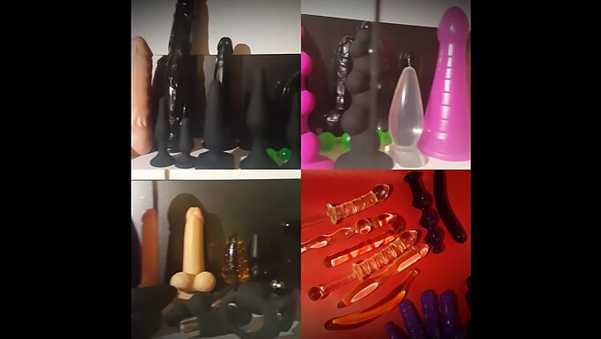 Analna igra z BDSM igračami in femdom dominacijo