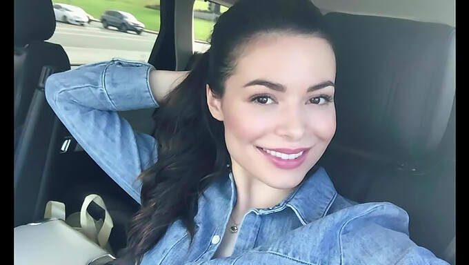 Beroemdheden op Instagram: Miranda Cosgrove's opwindende foto's lokken solo masturbatie uit