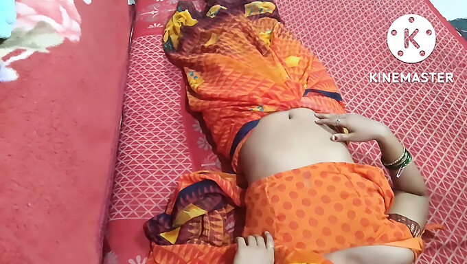 Desi bhabhi in sari wordt volgespoten en ondergespoten