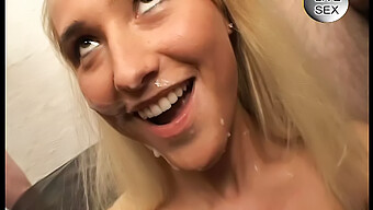 Blonde Sexbombe Genießt Brutalen Sex Am Küchengerät