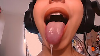 คอลเลกชันที่ดีที่สุดของ Ahegao Spit Fetish - สาวการ์ตูนที่สวยงามที่มี Deepthroats เลอะเทอะ