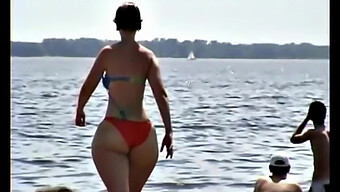 Voyeur Captura Uma Americana Peituda Com Uma Bunda Grande E Seios Grandes