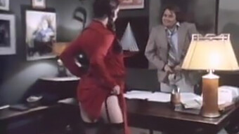 Secretarias Vintage Haciendo Mamadas En Una Escena Clásica De Cine