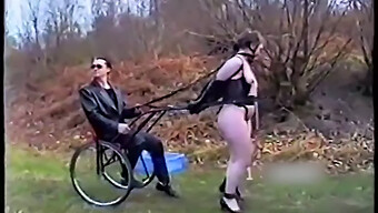 Jeu De Poney Bdsm: Entraînement Soumis Pour Esclaves Féminines