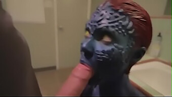 Mystique Cosplayer Memberikan Blowjob Sensual