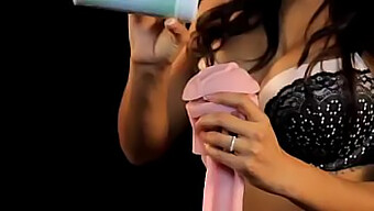 Experimentează plăcerea supremă cu Fleshlight-ul lui Daisy Marie! Sună-ne pentru mai multe informații