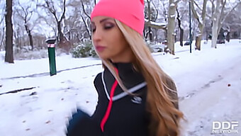 Alyssia Kent Uživa V Trojčku Z Dvema Moškima