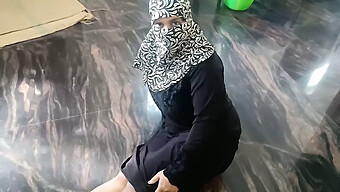 Remaja Yang Memakai Hijab Mencari Seks Kasar Dengan Dever