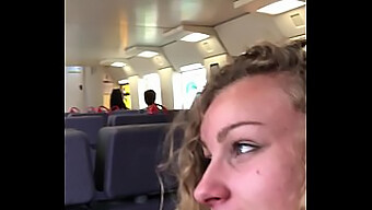 La Studentessa Di Reality King Fa Una Sega E Ingoia Lo Sperma Sul Treno