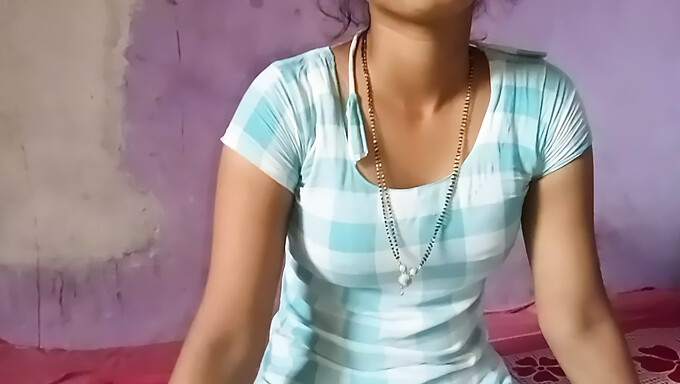 Desi housewife gives head and has sex with husband in Indian style, with clear Hindi audio