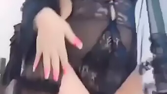 สาวอิหร่านสมัครเล่นให้ Handjob และร้องเพลงแบบดั้งเดิม