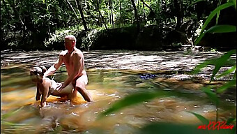 Avventura Esibizionista All'Aperto Con Il Maturo Lake Houston Park