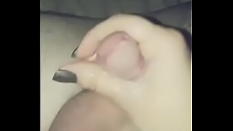 Hanımefendi, Amatöre Post-Cum Handjob Ile Küçük Düşürüyor