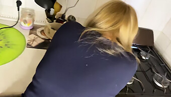 Sexo Anal Duro En La Cocina Con Una Madura