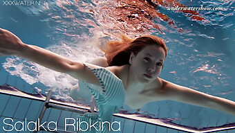 Salaka Ribkina โชว์เดี่ยวกลางแจ้งของสาวยุโรป