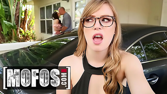 Ashly Anderson y su esposa comparten a un afortunado chico en un trío caliente