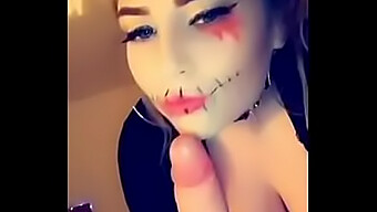 Amatőr Brit Csaj, Amelia Skye, Élvezi A Halloweent Forró Szólóban