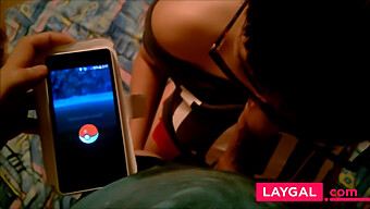 Una Teenager Amatoriale Esegue Tecniche Orali Speciali Ispirate A Pokemon Go. Non Perdere Questo Video Piccante!