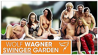 ¡Mira a estas salvajes MILFs alemanas participar en sexo grupal con extraños en una fiesta swinger en WolfWagner.com!