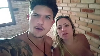 La MILF griega Samuka Ventura le hace una mamada a su marido