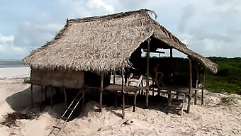 Ficken Und Sperma Schlucken In Wildem Strandhaus