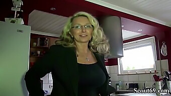 Una Milf Con Grandi Tette Naturali Viene Sedotta Per Scopare Dal Suo Vicino In Un Video Fatto In Casa