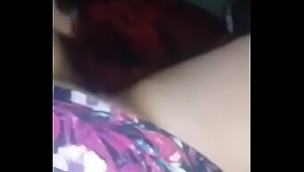 Latina Caliente Y Cachonda Se Complace Con Una Paja