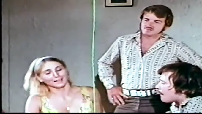 Mag'ın klasik seçimi: Retro estetiği olan Vintage porno videosu