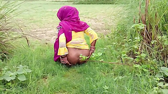 Encuentro Al Aire Libre Con La Hermanastra India: Gran Polla Negra Y Tetas Naturales