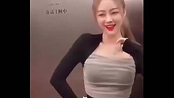 Meng Xiaomei'S Official Douyin Account: Popular Sexy Beauties Dancing In Public