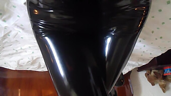 Bdsm Mistress Latex Borítású Maszturbációja