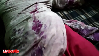 Mengjilat Faraj Dan Bersetubuh: Remaja India Yang Panas Dan Menggiurkan Dalam Video Xxx